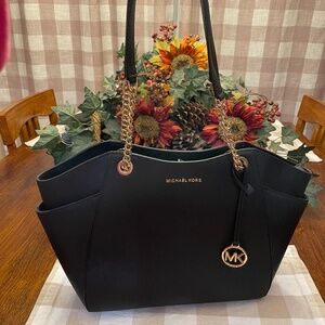 Michael Kors jet set shoulder tote